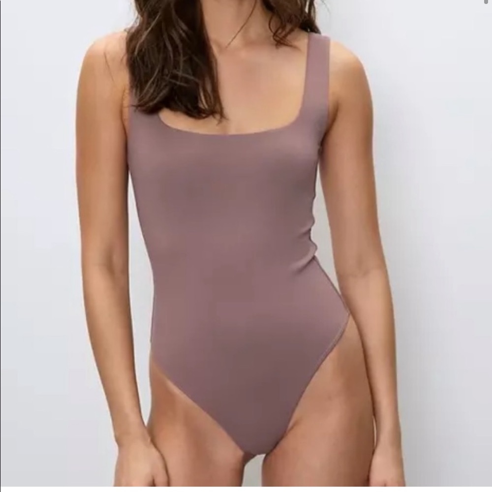 NWOT Aritzia Babaton Contour Thong Bodysuit - Shadow Mauve